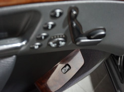 2001 Mercedes-Benz S500 V220 Sedan