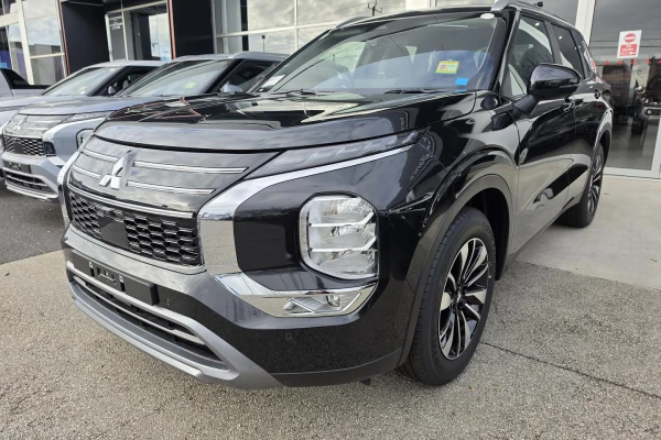 2026 MY25 Mitsubishi Outlander ZM LS SUV Image 5