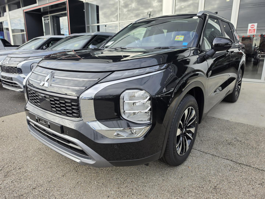 2026 MY25 Mitsubishi Outlander ZM LS SUV Image 5