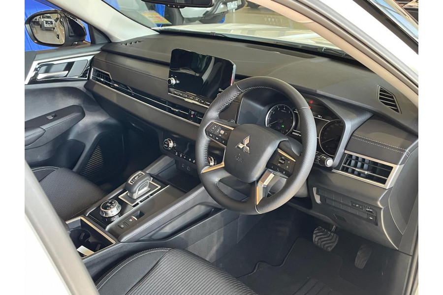 2024 Mitsubishi Outlander ZM LS SUV Image 15