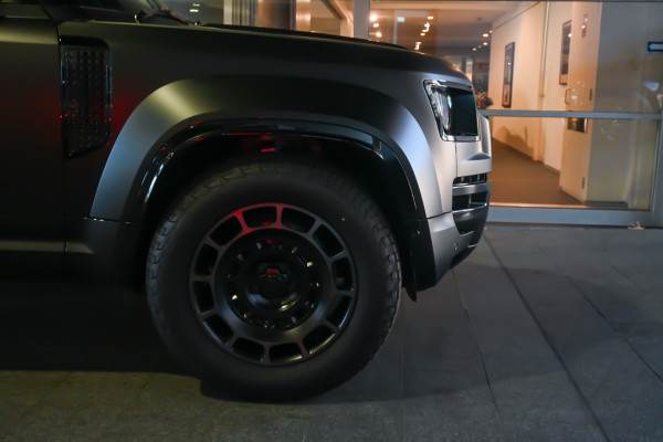 2026 Land Rover Defender L663 110 P635 OCTA Black SUV