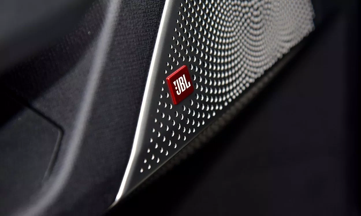 8 SPEAKER JBL SOUND SYSTEM (EVOLVE ONLY) Image