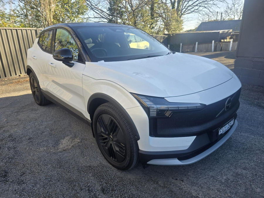 2026 Volvo EX30 Cross Country  Ultra Twin Motor Performance SUV Image 2