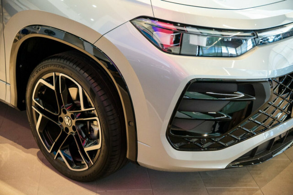2026 Volkswagen Tayron R4 200TSI eHybrid R-Line SUV Image 6