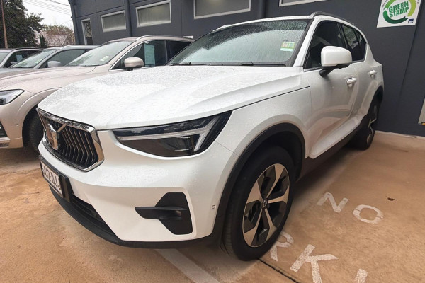 2025 MY26 Volvo XC40 XZ Plus B4 SUV Image 3