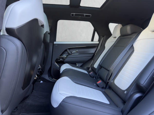 2025 Land Rover Range Rover Sport L461 P635 SV SUV image 4