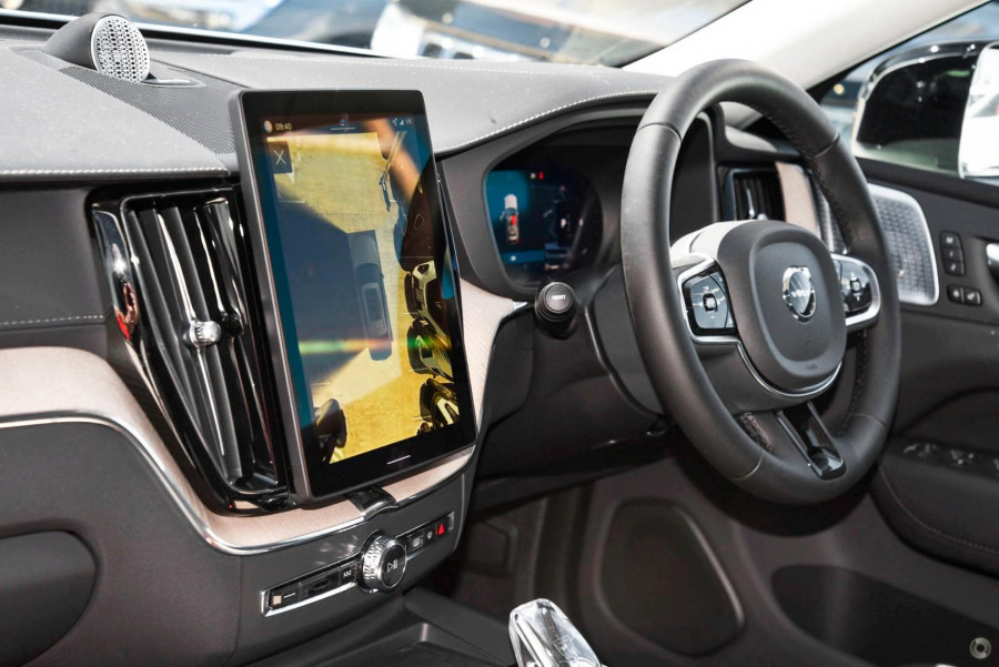 2026 Volvo XC60 UZ Ultra B5 Dark SUV Image 8