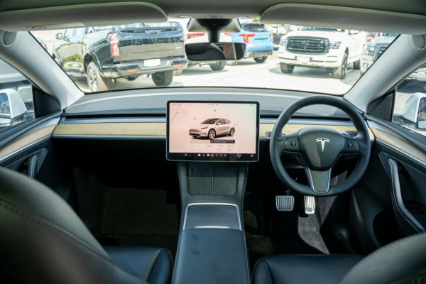 2023 Tesla Model Y  Long Range Wagon Image 18