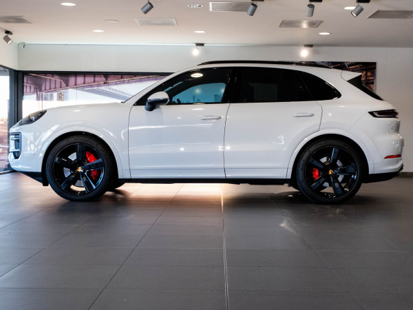 2023 MY24 Porsche Cayenne S SUV image 9