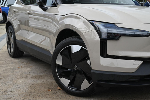 2026 Volvo EX30  Single Motor Extended Range Plus SUV Image 20