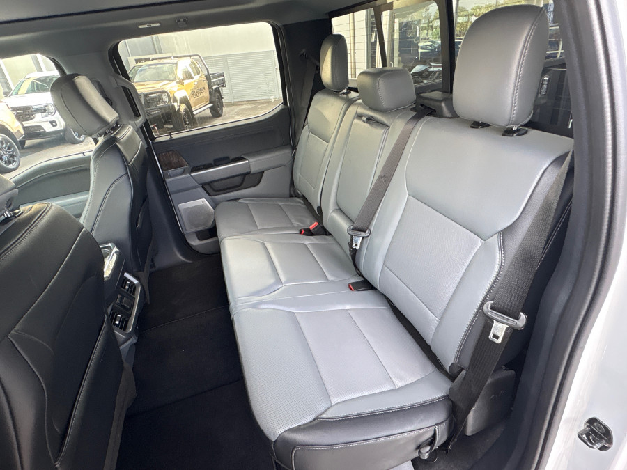2023 Ford F-150  Lariat Dual Cab Image 12