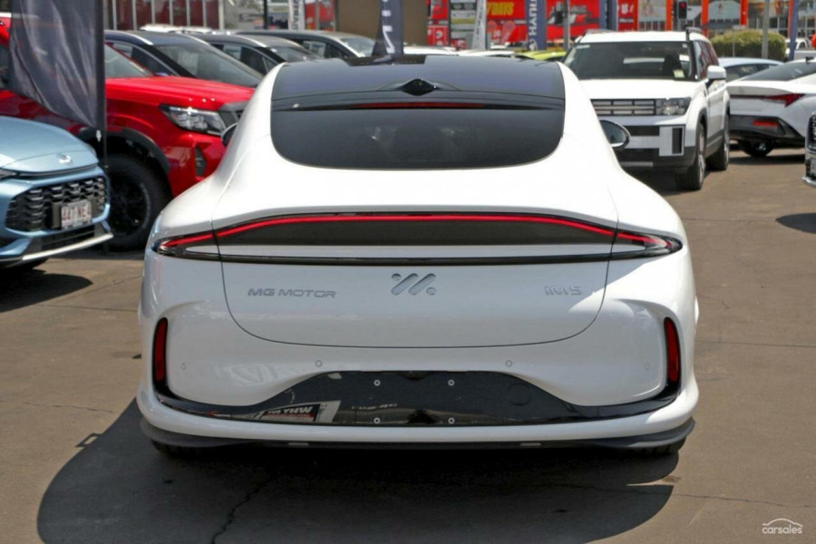 2025 MG IM5 P12L Premium Hatch Image 3