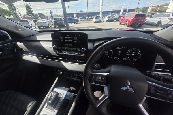 2024 Mitsubishi Outlander ZM Exceed SUV Image 14