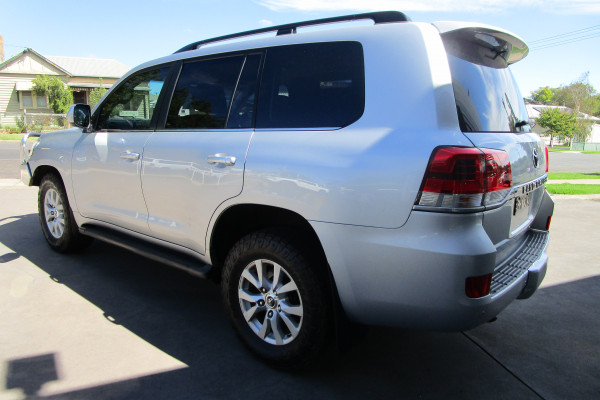 2020 Toyota LandCruiser VDJ200R VX SUV Image 5