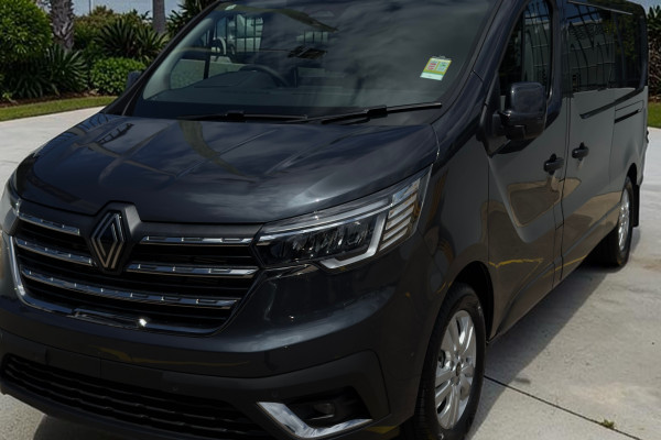 2025 Renault Trafic X82 Crew Lifestyle Van Image 2