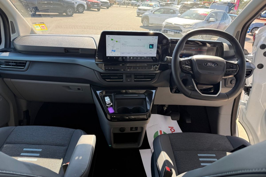 2024 Ford Tourneo AV Active Van Image 15
