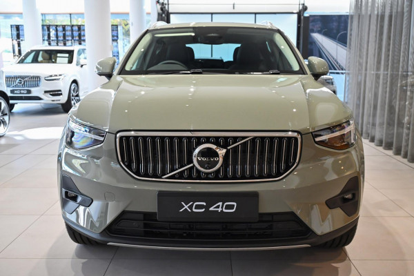 2024 MY25 Volvo XC40 XZ Ultra B4 Bright SUV Image 2