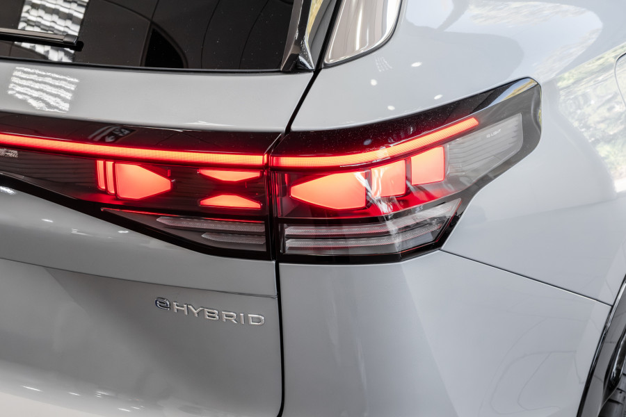 2026 Volkswagen Tayron R4 200TSI eHybrid R-Line SUV Image 22