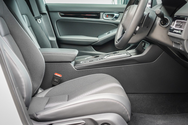 2024 MY25 Honda Civic 11th Gen e:HEV LX Hatch Image 15