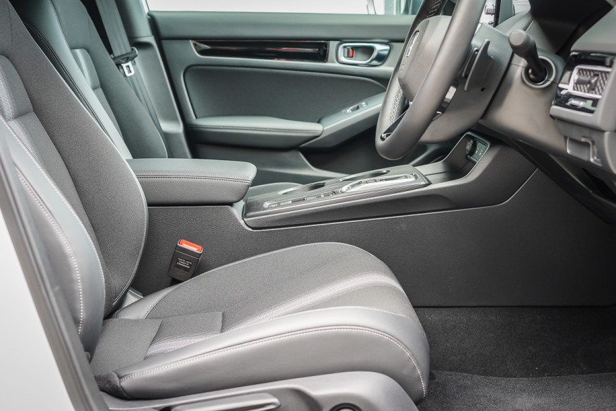 2024 MY25 Honda Civic 11th Gen e:HEV LX Hatch Image 15