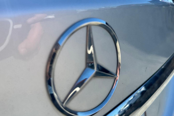 2014 Mercedes-Benz C-Class W205 C200 Sedan Image 21