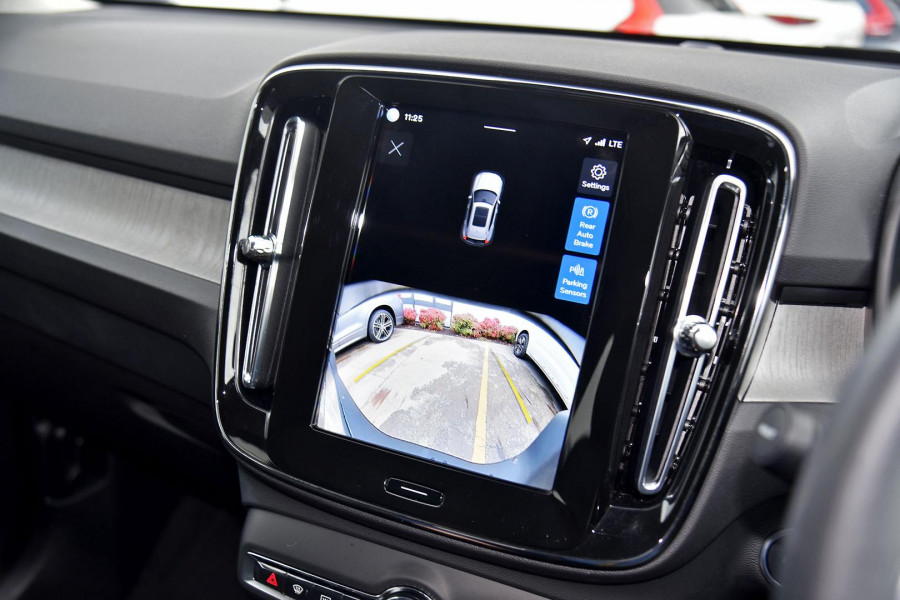 2025 Volvo XC40 XZ Plus B4 SUV Image 8