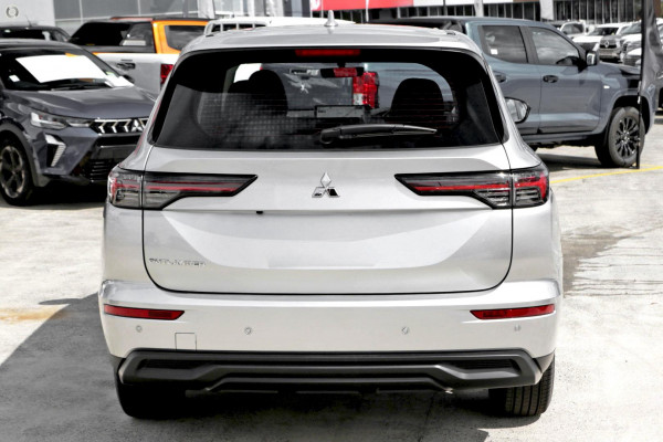 2026 Mitsubishi Outlander ZM ES SUV Image 3