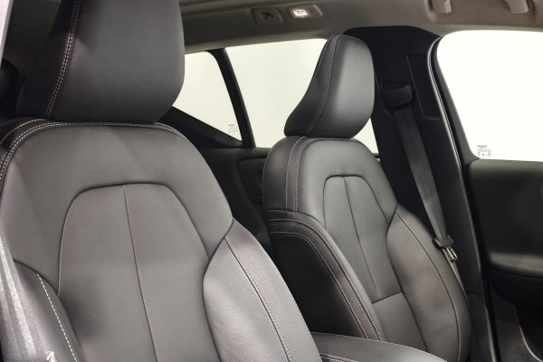 2025 Volvo XC40 XZ Plus B4 SUV Image 33