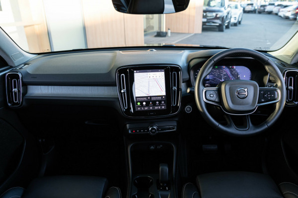 2025 Volvo XC40 XZ Plus B4 SUV Image 4