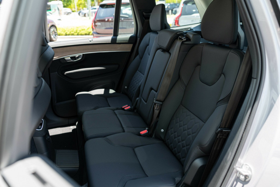 2025 MY26 Volvo XC90 L Series Plus T8 Plug-in Hybrid Dark SUV Image 5
