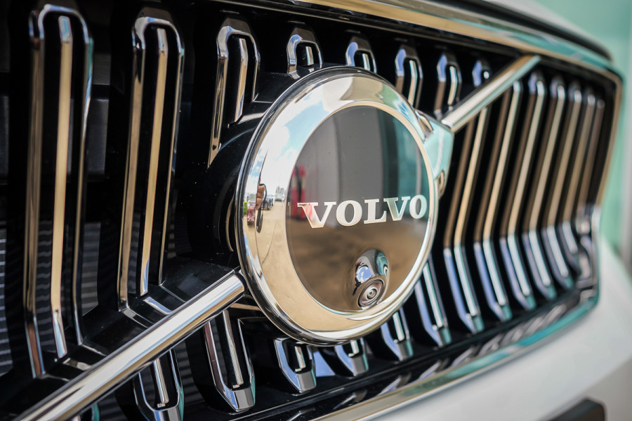 2024 MY25 Volvo XC40 XZ Ultra B4 Bright SUV Image 35