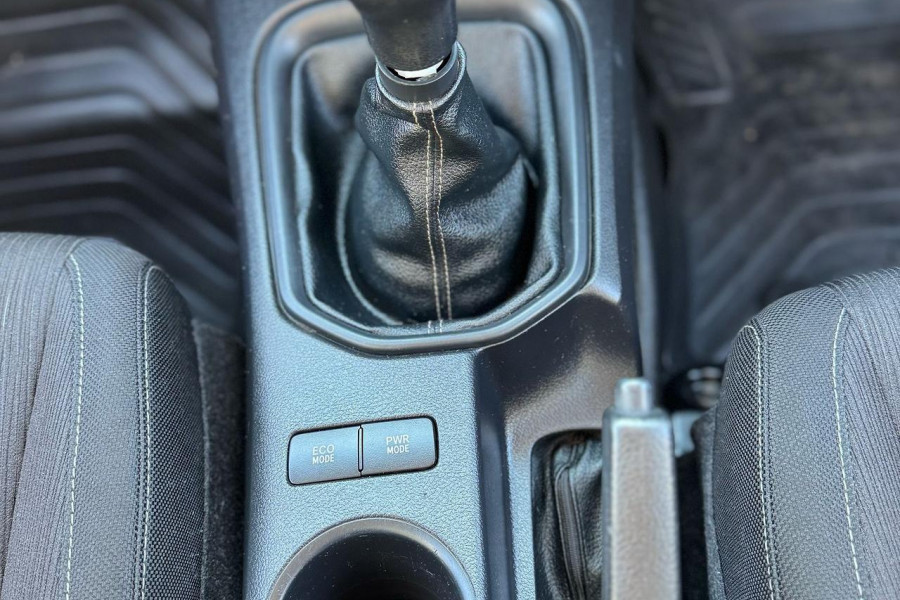 2018 Toyota HiLux 1Y46270EQ SR Cab Chassis Image 15