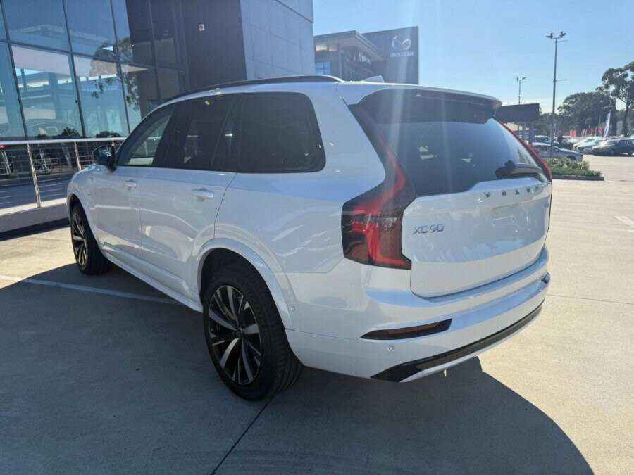 2026 Volvo XC90 L Series Plus T8 Plug-in Hybrid Dark SUV Image 3