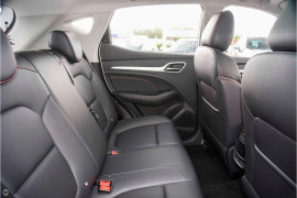 2024 MG ZST Essence SUV