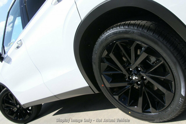 2024 Mitsubishi Outlander ZM Black Edition SUV Image 4