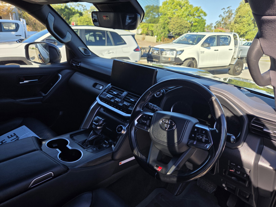 2022 Toyota LandCruiser FJA300R GR Sport SUV Image 13