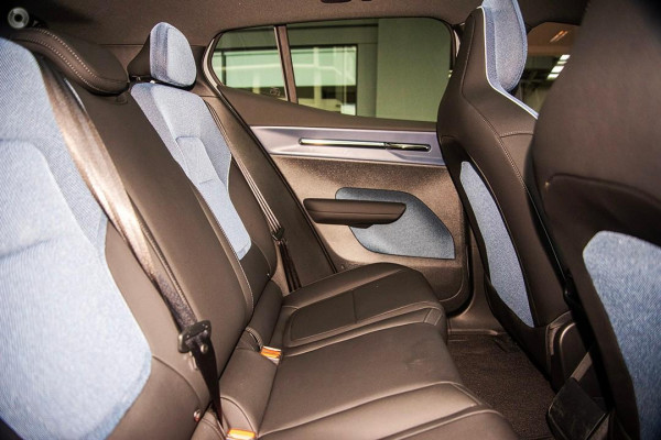 2026 Volvo EX30  Single Motor Extended Range Ultra SUV Image 9