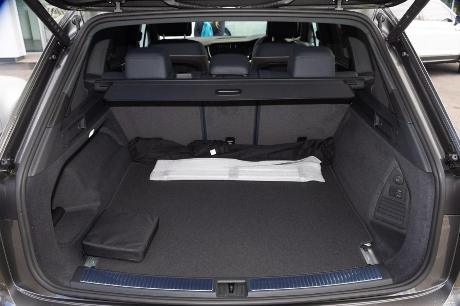 2026 Volkswagen Touareg RC 210TDI Wolfsburg Edition SUV Image 19