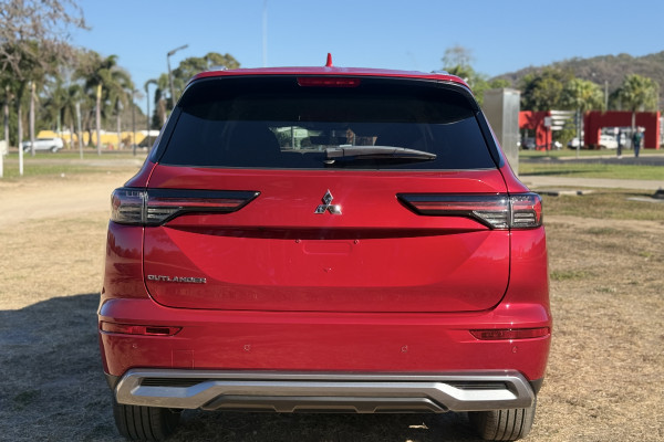 2025 Mitsubishi Outlander ZM LS SUV Image 4