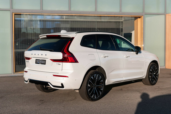 2026 Volvo XC60 UZ Ultra T8 Plug-in Hybrid Dark SUV Image 2