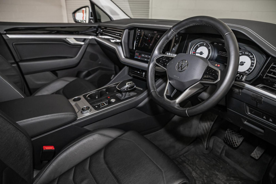2022 Volkswagen Touareg CR 170TDI SUV Image 16