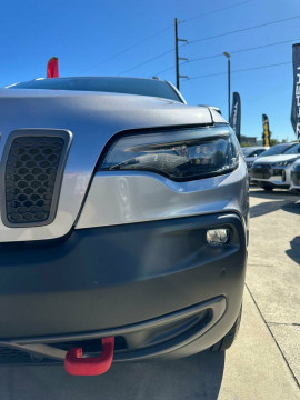 2021 Jeep Cherokee KL Trailhawk SUV image 11