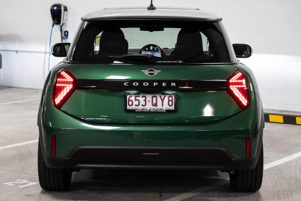 2026 MINI Cooper F66 S Favoured Hatch image 4
