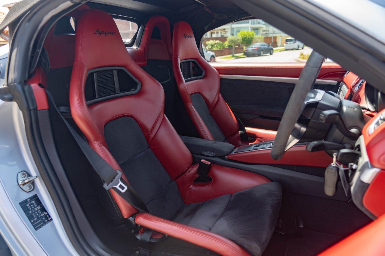 2016 Porsche Boxster Spyder Convertible Image 9