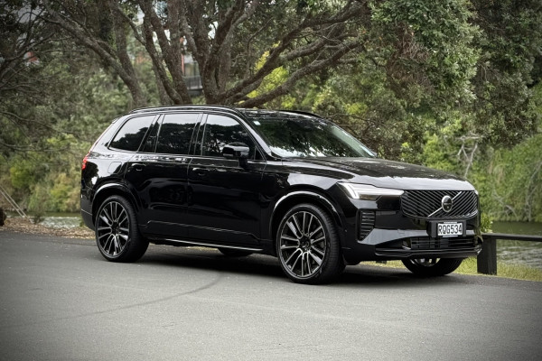 2026 Volvo XC90 L Series Ultra T8 Plug-in Hybrid Dark SUV Image 7
