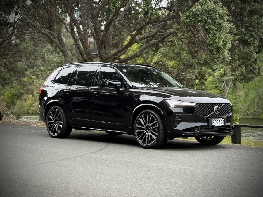 2026 Volvo XC90 L Series Ultra T8 Plug-in Hybrid Dark SUV Image 7