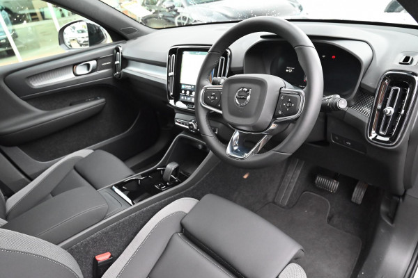 2026 Volvo EX40  Ultra Single Motor Extended Range SUV Image 5