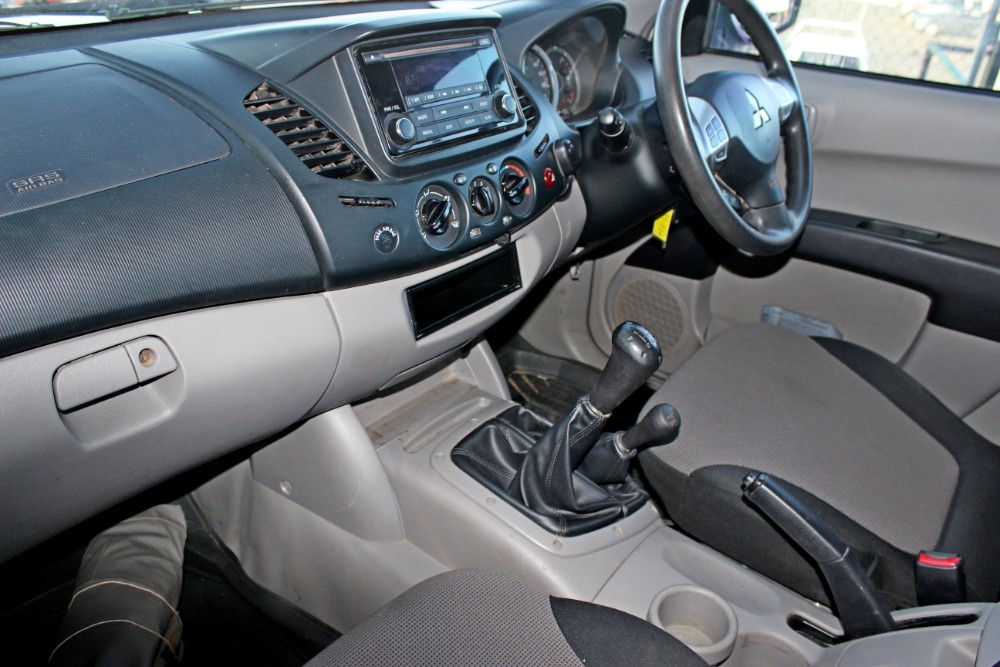 2014 MY15 Mitsubishi Triton MN  GLX Cab Chassis Image 11