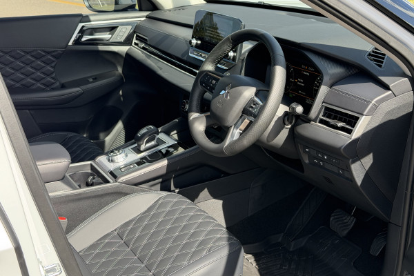2025 MY24 Mitsubishi Outlander ZM PHEV Exceed SUV Image 18