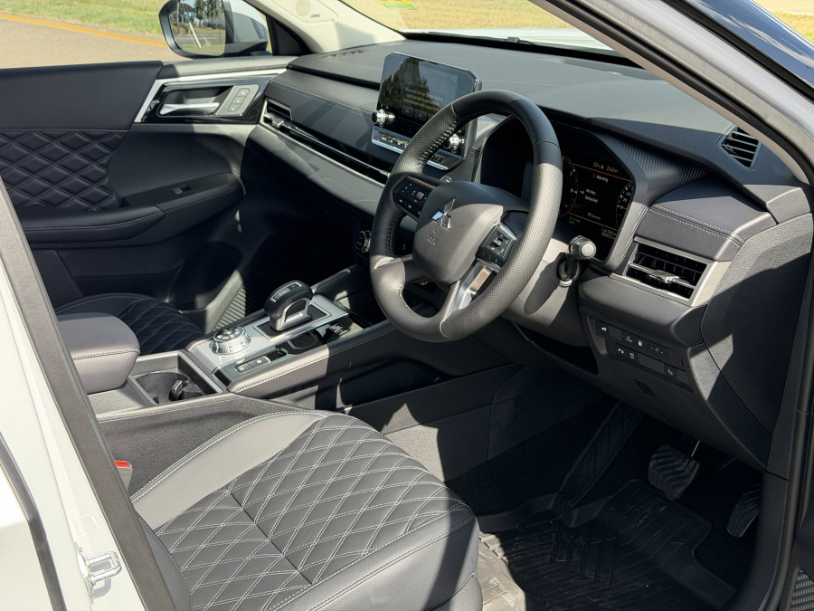 2025 MY24 Mitsubishi Outlander ZM PHEV Exceed SUV Image 18